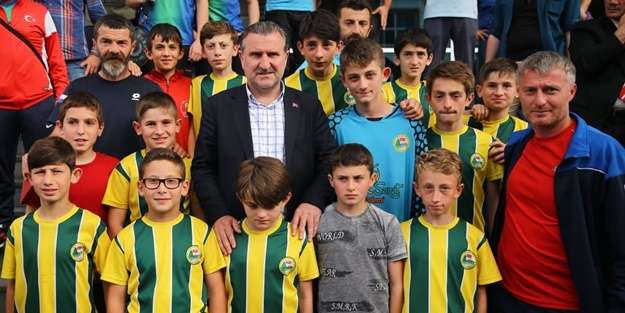 Bakan Bak, Amat&ouml;r Kul&uuml;plere Destek Devam Ediyor