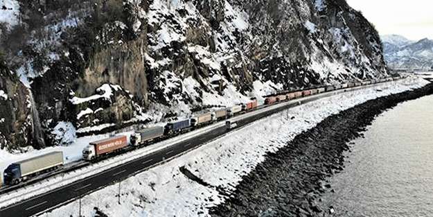 Sarp Sınır Kapısı'nda Tır Sürücülerinin Çilesi