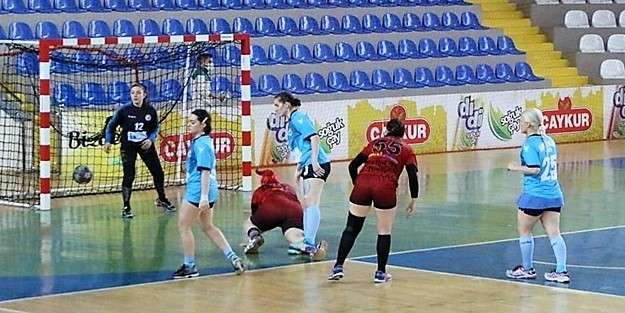 Olimpik Pazar Spor Bayan Hentbol Takımı Galibiyetle Başladı