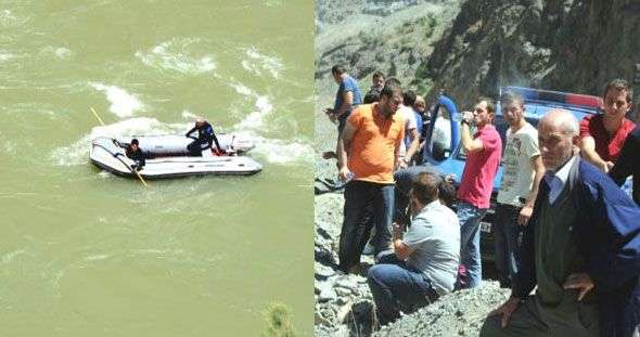 Çoruh'a düşen otomobilin aramaları sürüyor