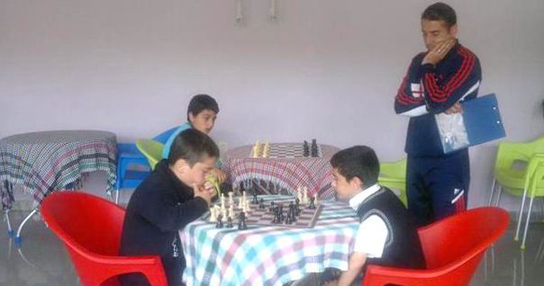 Pazar'da okullar arası satranç turnuvası düzenledi