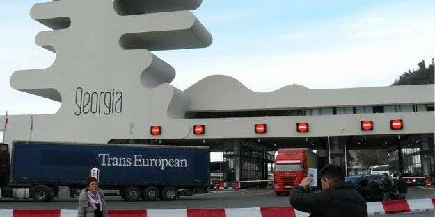 Sarp Sınır Kapısı'nda Giriş Çıkışa Kar Engeli